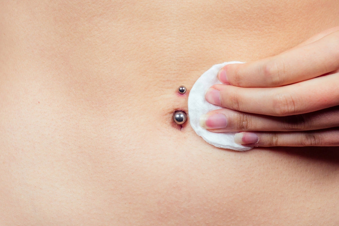 Bauchnabelpiercing entzündet – Ursachen, Symptome & was du tun kannst