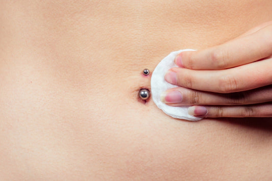 Piercing del ombligo infectado: causas, síntomas y cómo curarlo
