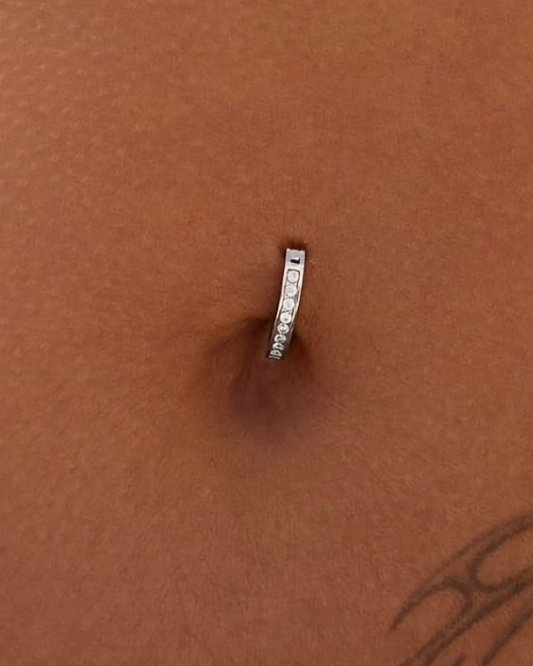 Bauchnabelpiercing Ring aus Titan mit Kristallen
